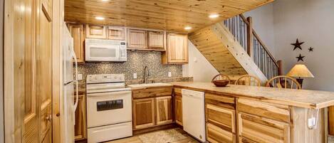 ثلاجة، ميكروويف، فرن، موقد طهي مسطح