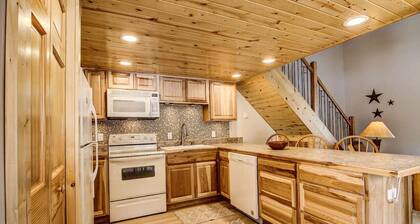 The Retreat - Fall colors coming soon! Make your reservation today.