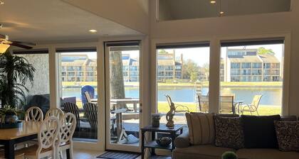 Waterfront updated 3 Bedroom Townhome on Quiet Cove, sleeps 10 fully furnished.