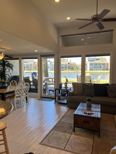 Waterfront updated 3 Bedroom Townhome on Quiet Cove, sleeps 10 fully furnished.