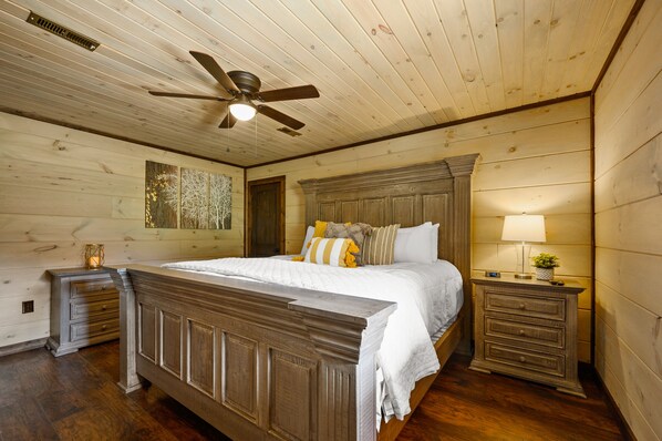 5 bedrooms, iron/ironing board, free WiFi, bed sheets