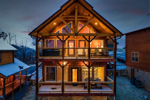 Stunning cabin with views from two balconies!