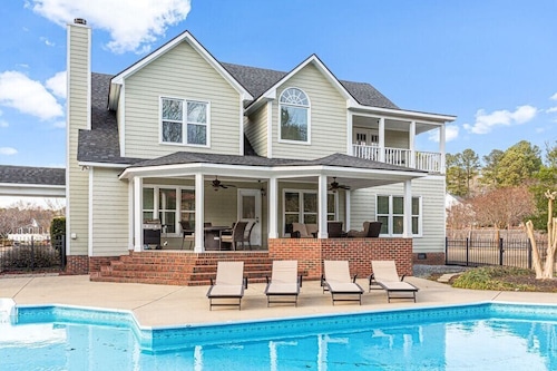 Huge Family Home W/ Pool, Games, & Movie Room