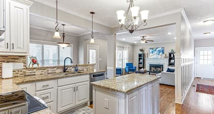 Huge Family Home W/ Pool, Games, & Movie Room