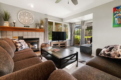 ***NEW!*** Relaxing Retreat with Amenities Galore!