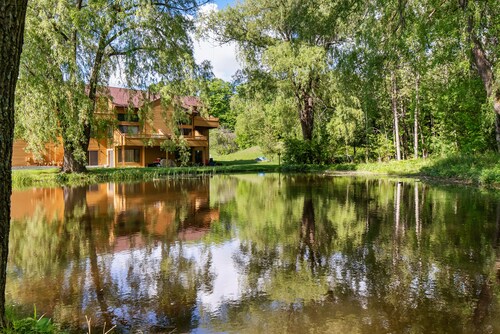 ***NEW!*** Relaxing Retreat with Amenities Galore!