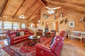 TV - Lightning Bug Springs Retreat (Uvalde)