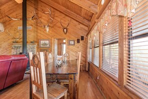 Dining - Lightning Bug Springs Retreat (Uvalde)