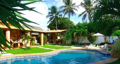 Guesthouse with 6 air-conditioned suites, on Praia das Fontes beach!
