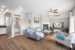 Smart TV, fireplace