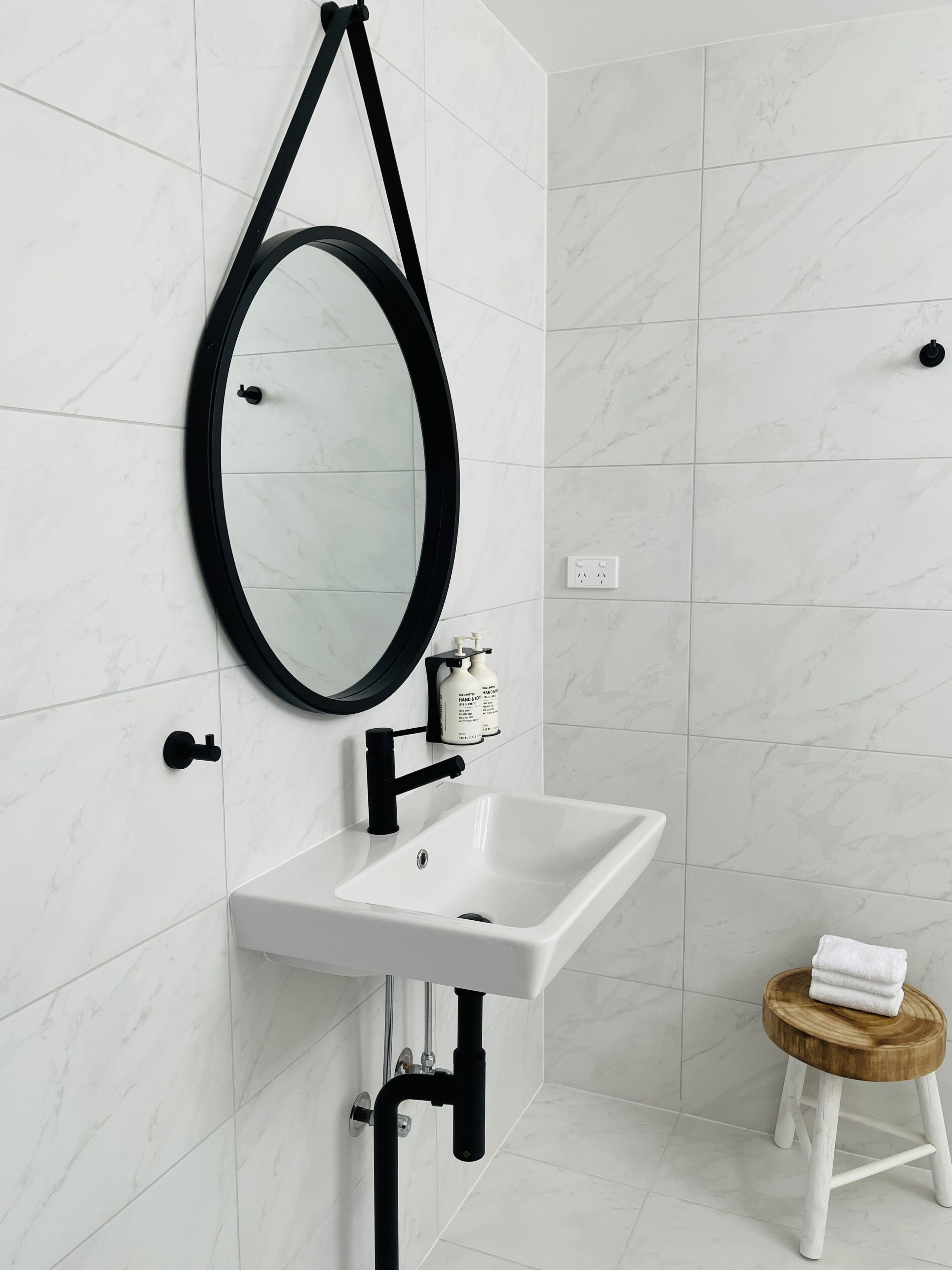 sandy toes king room with sea view | bathroom | designer toiletries, hair dryer, towels, soap