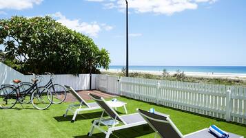 Sandy Toes King Room with Sea View | Beach