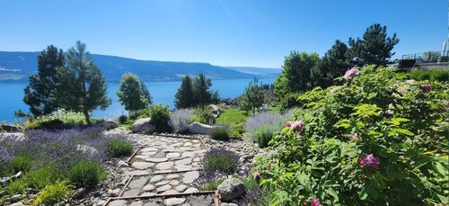 Cozy Family Cottage with Fantastic Lake Views at La Casa Resort