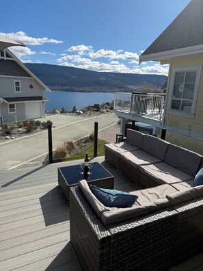 Terrace/patio - Cozy Family Cottage with Fantastic Lake Views at La Casa Resort (Fintry)