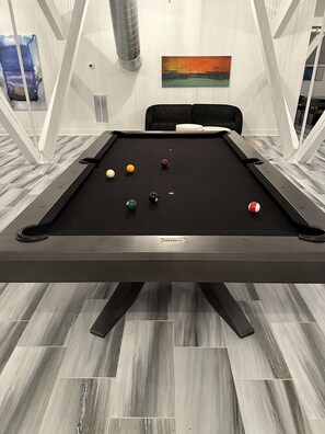 Game room - 💎 Sanitized*LUXURY* Relaxing*MODERN APT In the HEART OF DOWNTOWN (Baltimore)