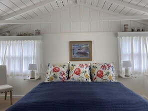 2 bedrooms, desk, iron/ironing board, free WiFi - 1920 Balboa Island Cottage (Newport beach)