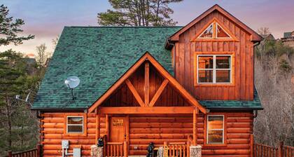 King Suites, Double Deck, Hot Tub, PuttPutt, Theater & Game Room, Access 2 Pools