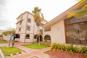 Imagen sin descripción, 2 de 16, botón