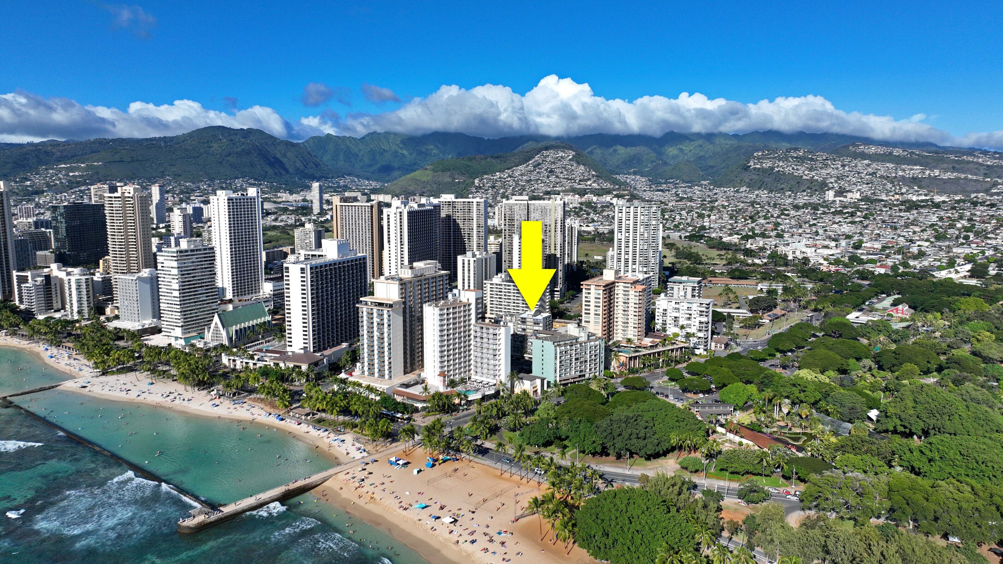Beach nearby, sun loungers, beach towels