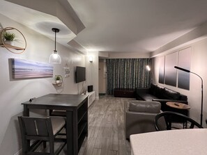 Smart TV - Oceanfront in Daytona Beach! 1 bedroom suite (Daytona Beach)