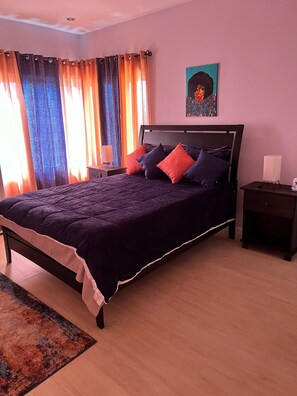 3 chambres, fer et planche à repasser, Wi-Fi, draps fournis