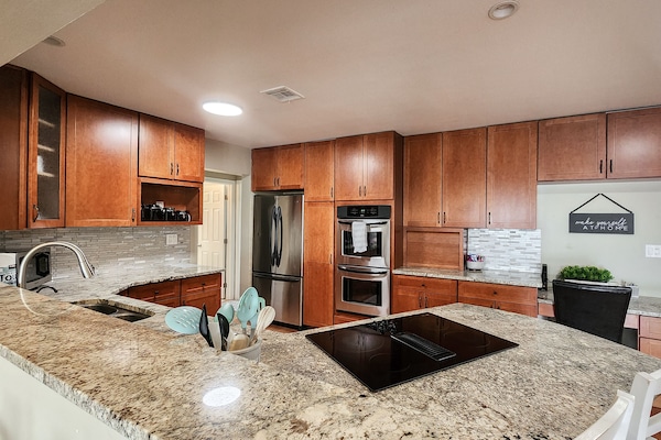 ثلاجة، ميكروويف، فرن، موقد طهي مسطح