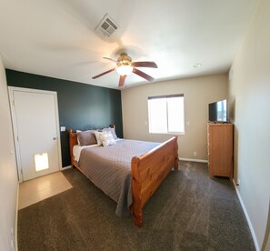 4 makuuhuonetta, silitysrauta/-lauta, Wi-Fi, vuodevaatteet