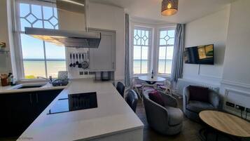 Microwave, dishwasher