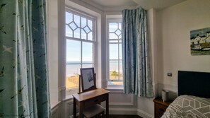 2 bedrooms, iron/ironing board, free WiFi, bed sheets - With its wonderful, far reaching sea views, this first floor apartment certainly does have the WOW f (Sheringham)