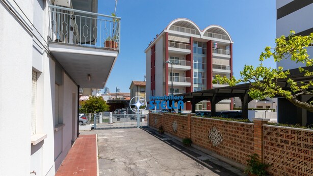 Unclassified image, 1 of 3, button - •Dream Vacation•A Stone's Throw From the Sea[Park] (Lido di Jesolo)