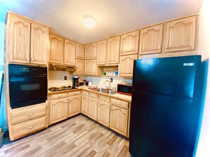 KylskÄp, mikrovÄgsugn, ugn och spishÀll