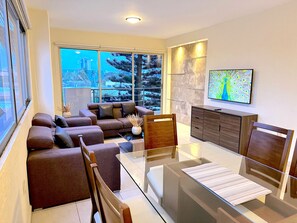 Apartment, 3 Bedrooms (Tipo A) | Living area | 55-inch Smart TV with digital channels, TV, Netflix - Topacio7 Residencial by Vecino Stays (Boca del Río)
