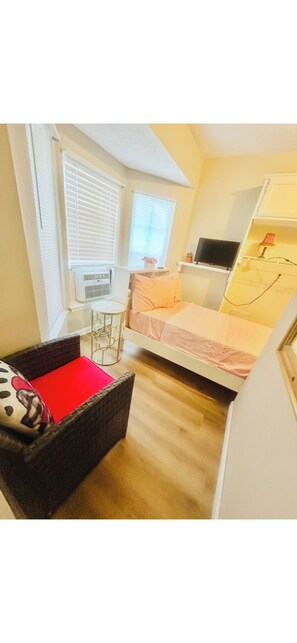 3 slaapkamers, een strijkplank/strijkijzer, gratis wifi, beddengoed