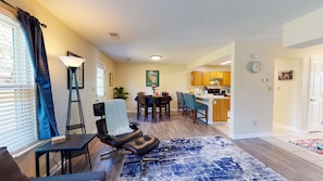 Interior - Dude and Momo's <10 Mins to KY Horse Park! (Georgetown)