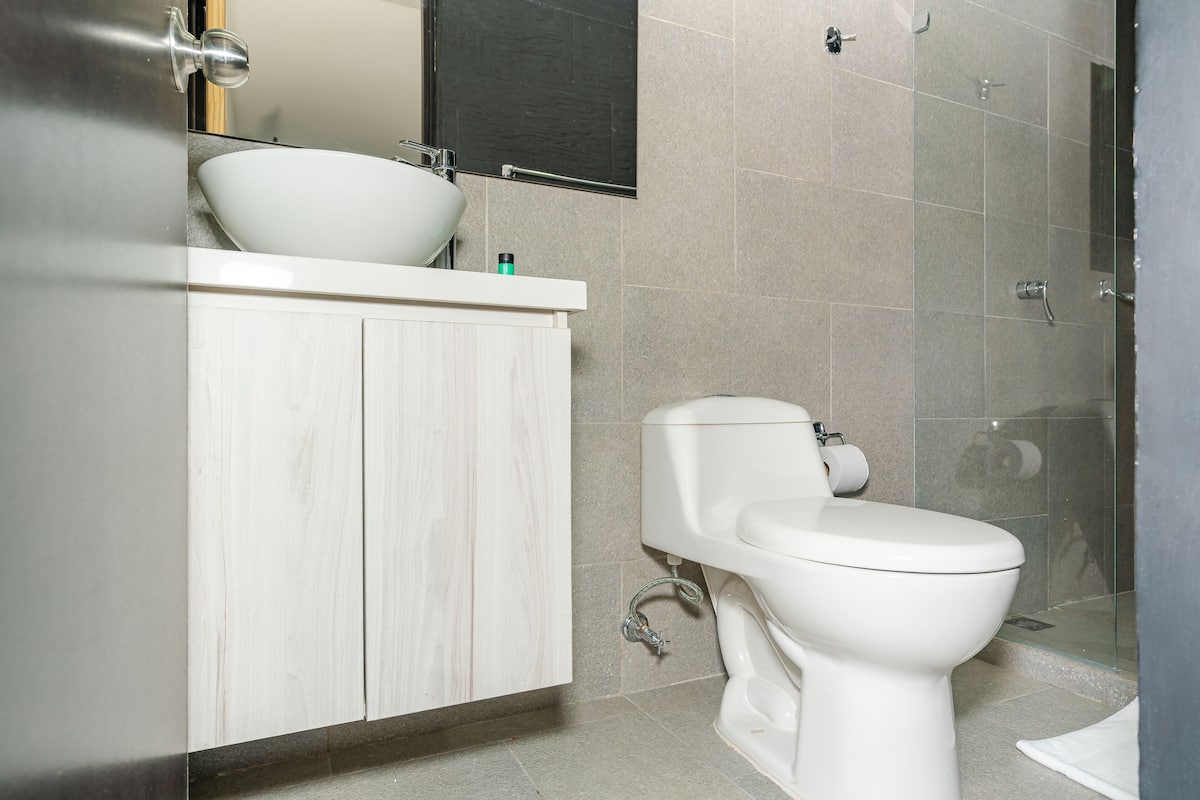 Standard Double Room | Bathroom | Shower, free toiletries, towels, soap