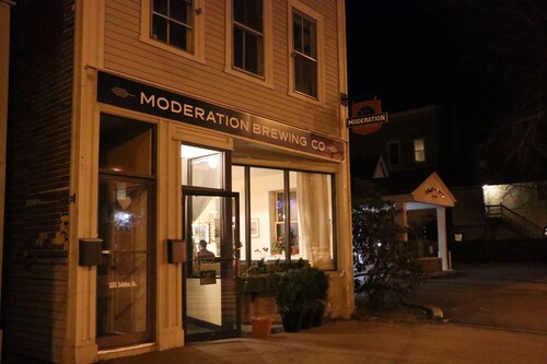 Lovely tranquil in-town cottage, Available for Special winter weekly/mo. rates