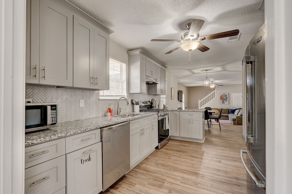 Frigorífic, microones, forn i placa de cuina