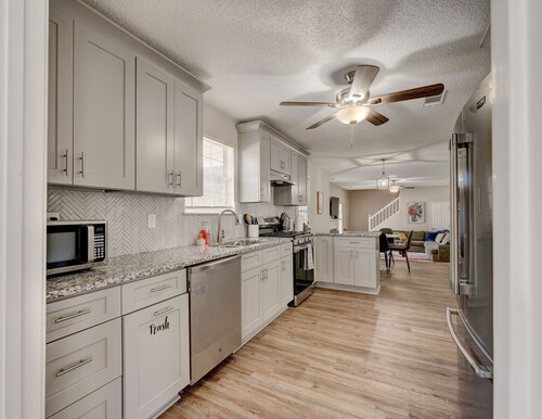 Modern Family Fun Home near Stone Mountain