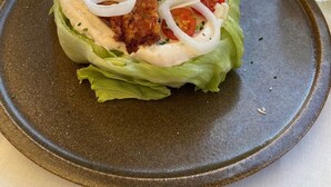 A plate with a salad, including lettuce, tomatoes, onions, and a creamy dressing. - Lilac room (Saint-Didier-de-la-Tour)