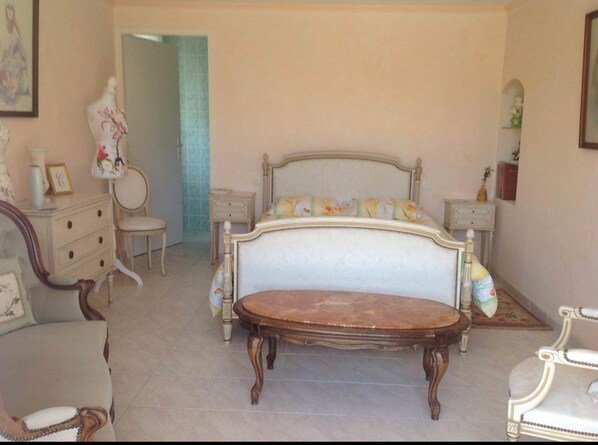 1 quarto, berço de viagem, Wi-Fi de cortesia, roupa de cama