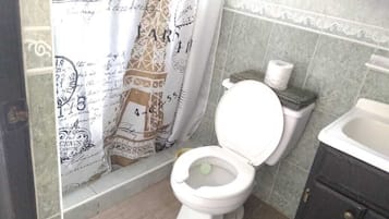 Dutxa, tovalloles, sabó i paper higiènic