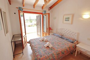 3 slaapkamers, een bureau, een strijkplank/strijkijzer, wifi