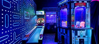Arcade House Sleeps 16+ Family Fun Retreat Pet Friendly Mini Golf All Games FREE