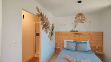 1 bedroom, bed sheets