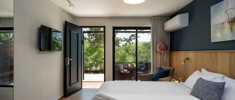 Deluxe Double Room, Balcony | Egyptian cotton sheets, premium bedding, individually decorated