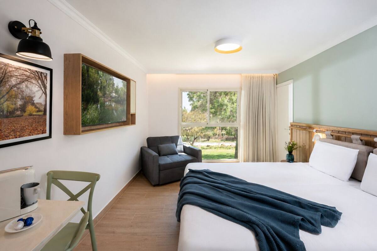 Deluxe Double Room, Balcony, Garden View | Desk, individually decorated, individually furnished, bed sheets