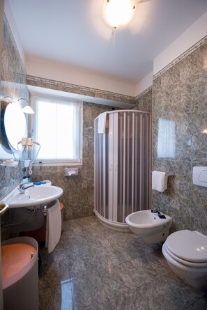 Standard Double Room Single Use, 1 Double Bed | Bathroom