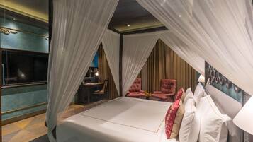 Suite Grand, bañera | Sábanas de algodón egipcio y ropa de cama de alta calidad