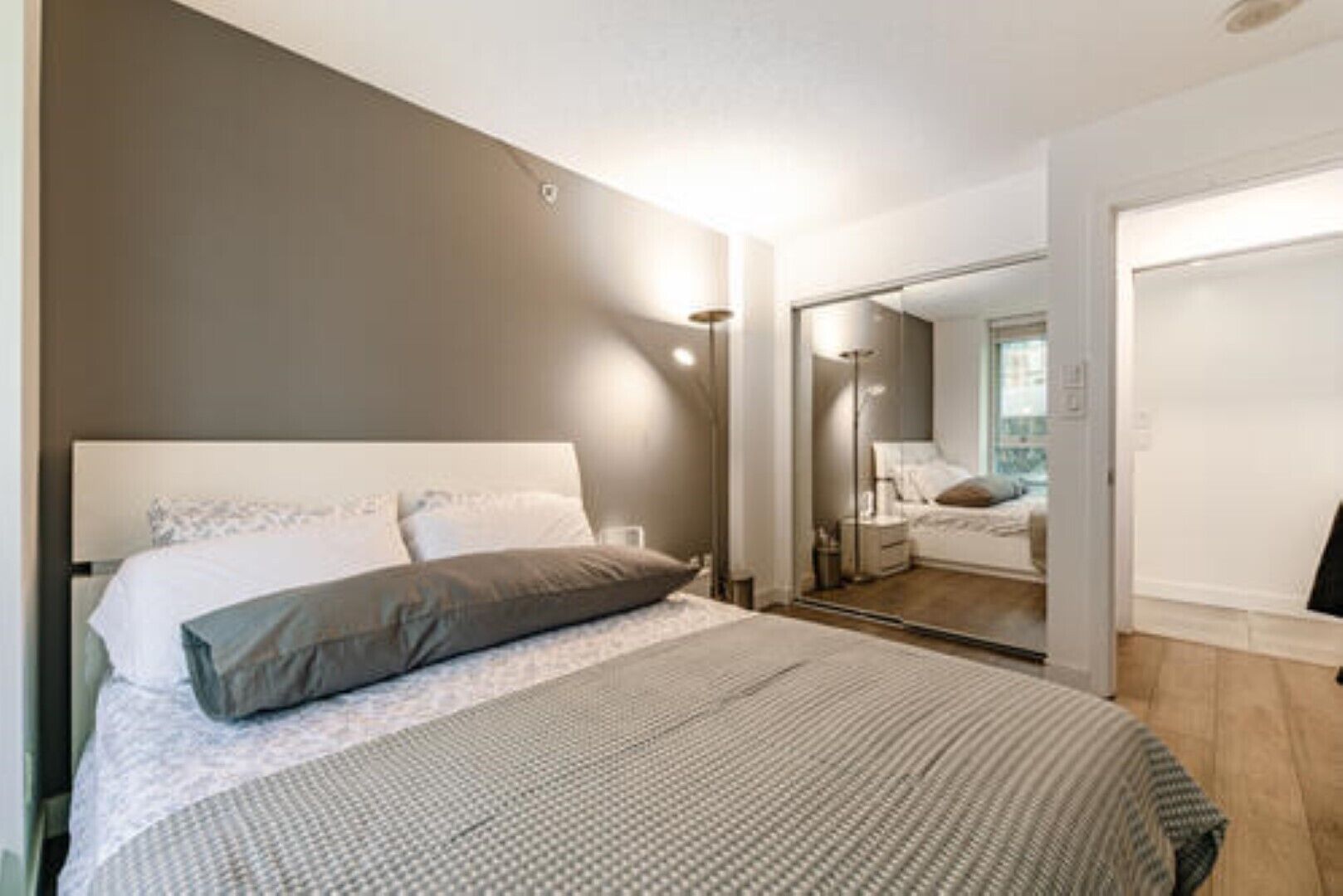 1 dormitorio, tabla de planchar con plancha, wifi gratis y ropa de cama