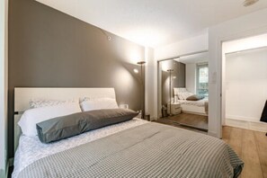 1 غرفة نوم ومكواة/لوح كي وواي فاي مجانًا وملاءات أسرّة